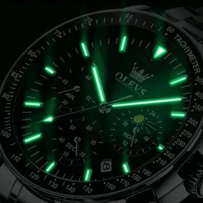 Montre chronographe homme Amiens noire portée au poignet