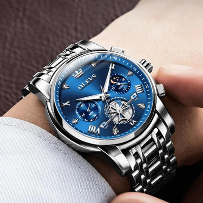 Montre chronographe homme OLEVS Grenoble bleue portée au poignet