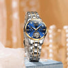 Montre femme OLEVS Charlotte bleue en présentation verticale