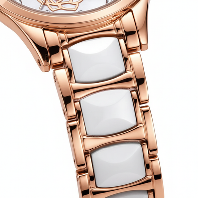Détail du bracelet en céramique blanche et acier doré rose de la montre OLEVS Giselle
