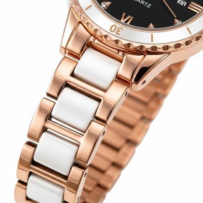 Détail du bracelet en céramique blanche et acier doré rose de la montre OLEVS Margot