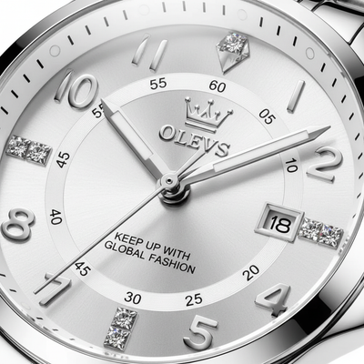Gros plan sur le cadran argenté et les index sertis de la montre OLEVS Valentine