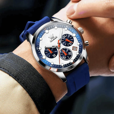 Montre sport homme Marseille bleue portée au poignet