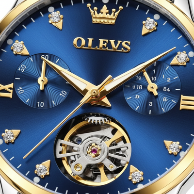 Gros plan sur le cadran bleu multifonction et le cœur ouvert de la montre OLEVS Charlotte