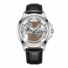 Montre mécanique homme OLEVS Lyon argentée avec bracelet en cuir noir sur fond blanc